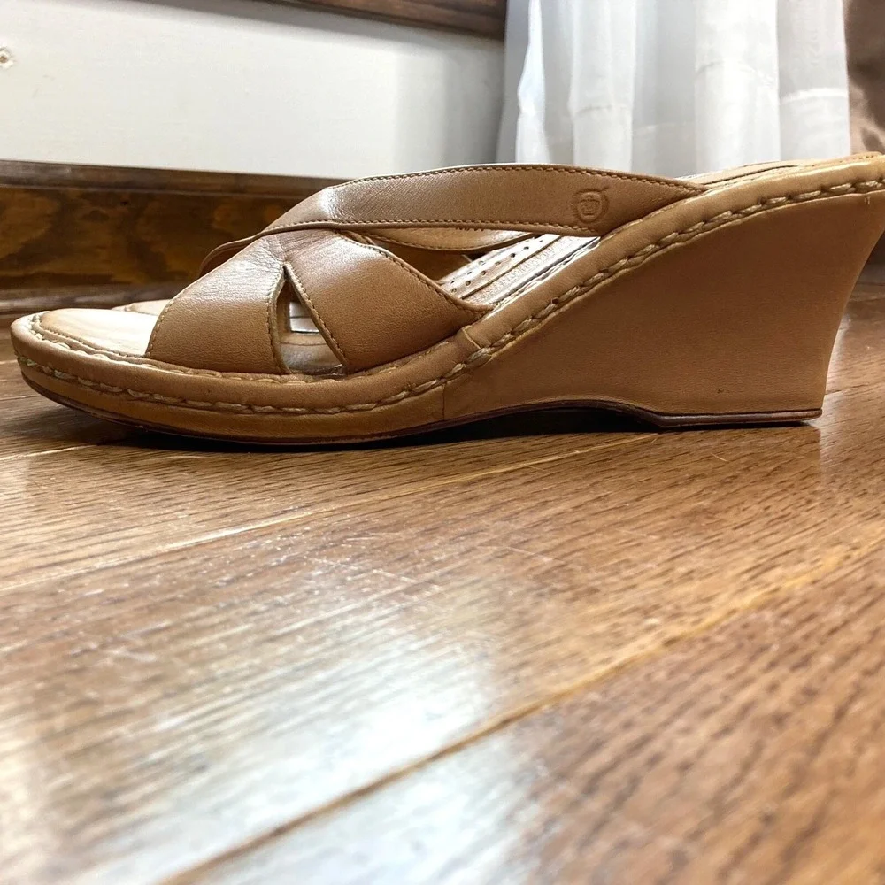 Born Wedge Sandal Womens 8 Tan Brown Leather Slip On 3 inch Heel Slide B8430